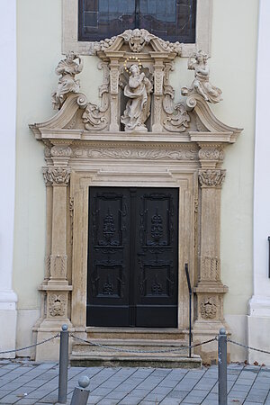 Horn, Piaristenkirche, Eingangsportal